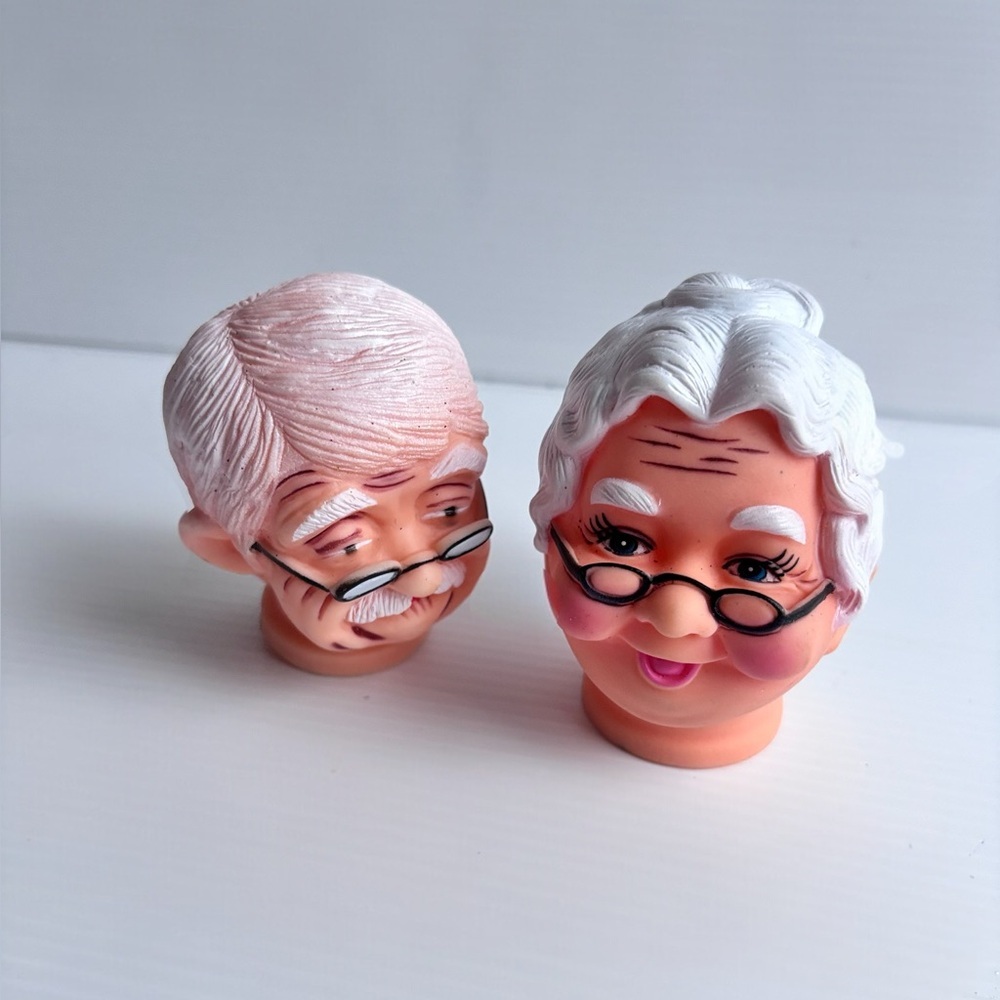 Vintage Santa and Mrs Claus Plastic Holiday Craft Set